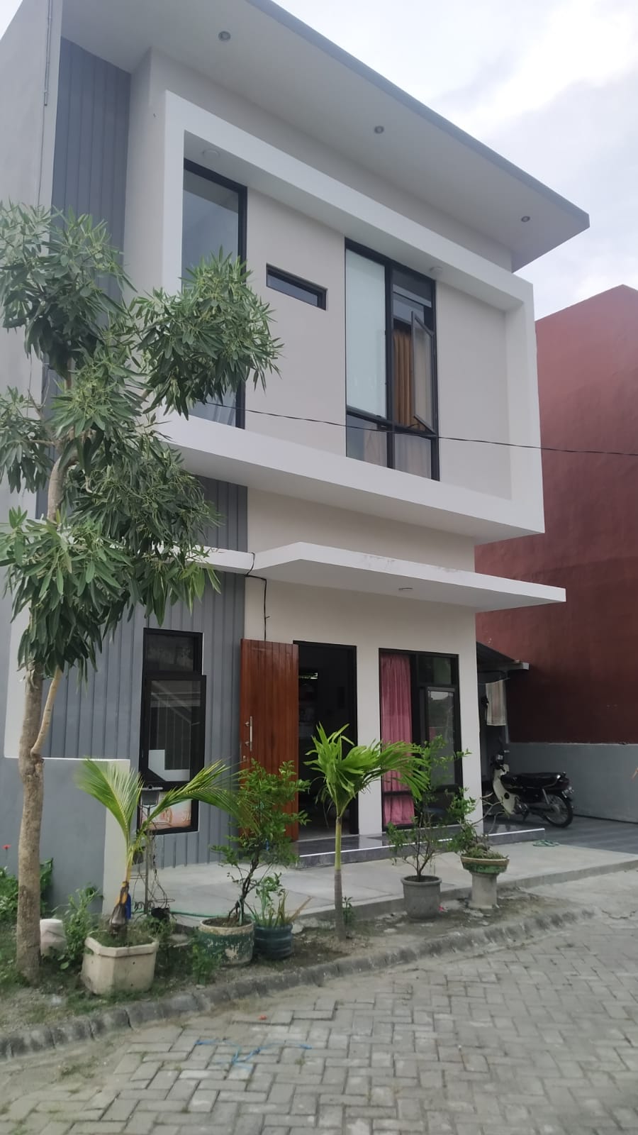 di jual rumah 2 lantai modern